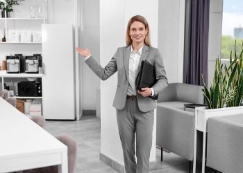 What to Know Before Pursuing a Career in Real Estate